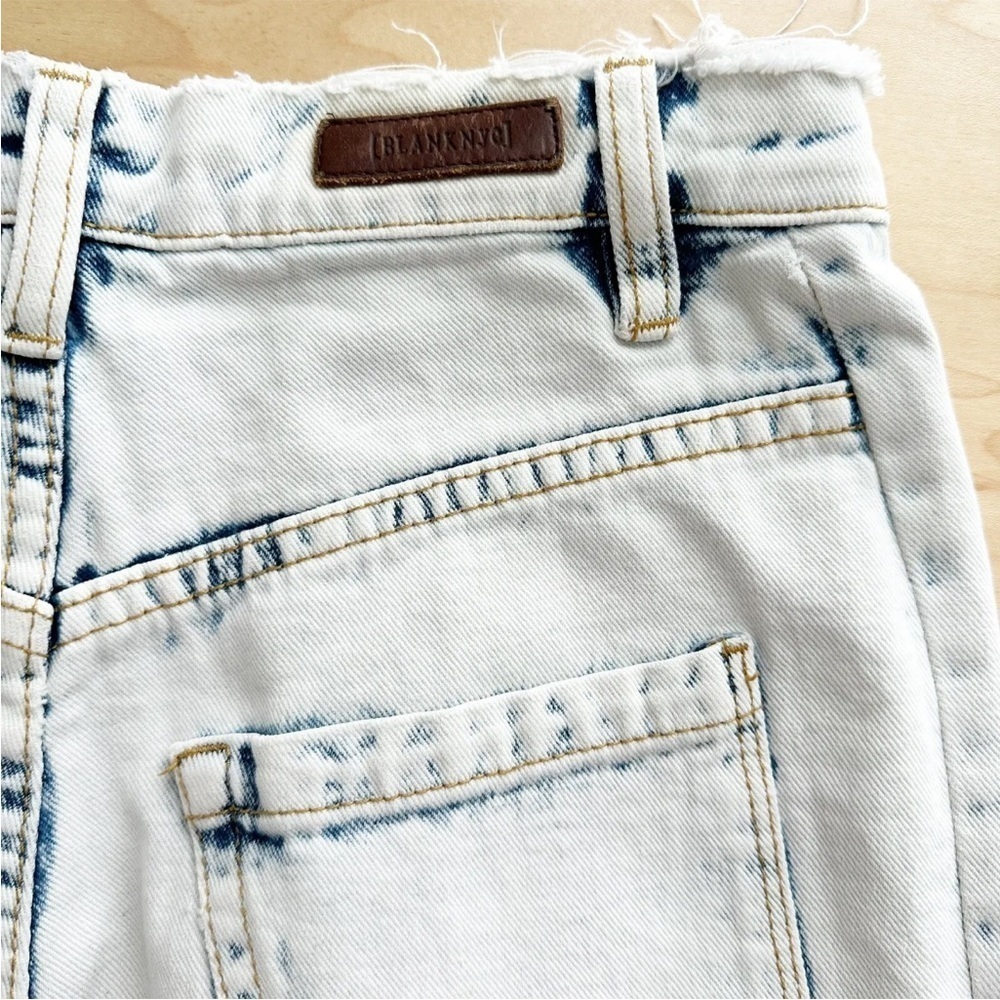 Blank NYC Women's High Waisted Front Pleat Acid Wash Distressed Jeans Size 25 - Picture 9 of 14